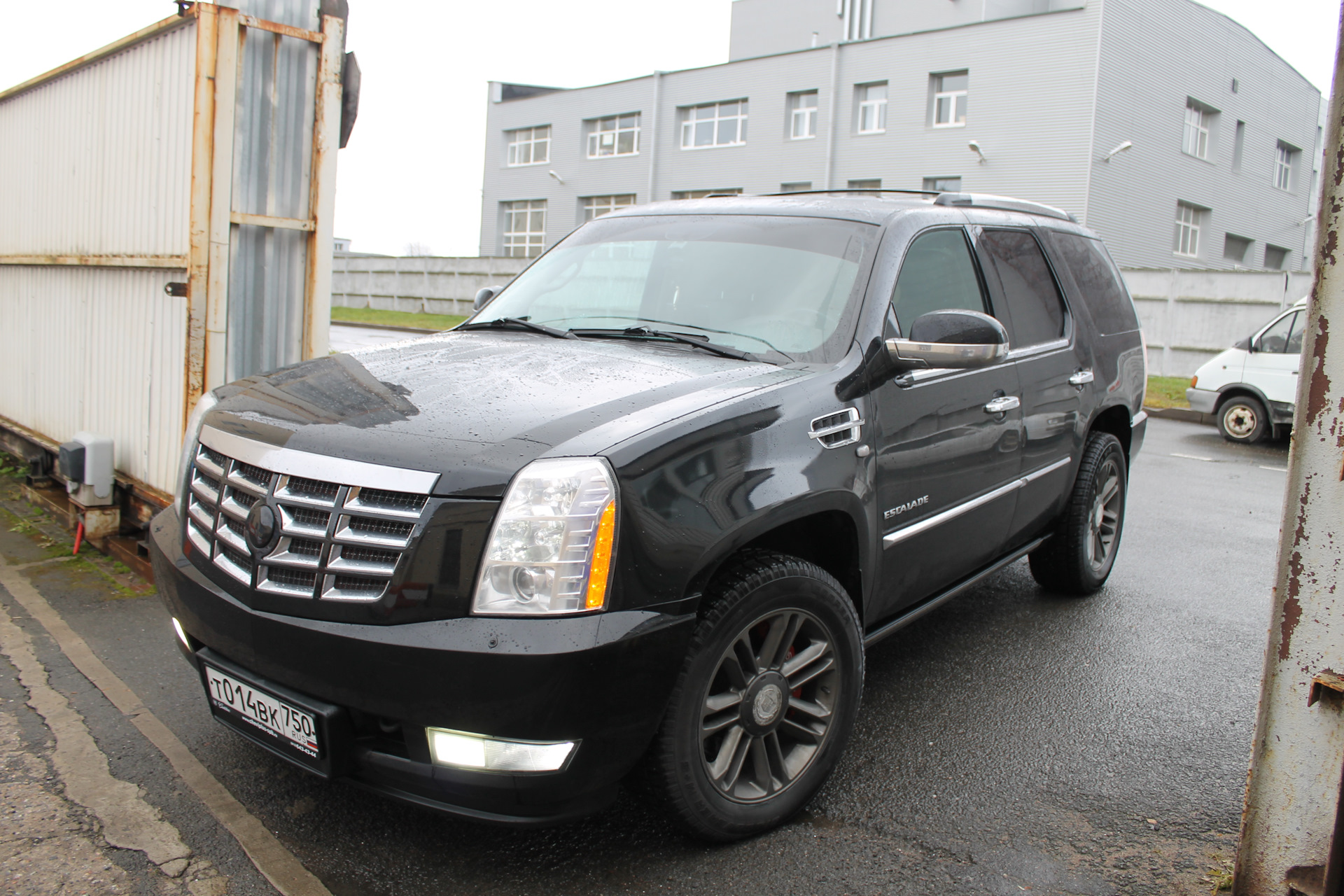 Cadillac Escalade 3 Front