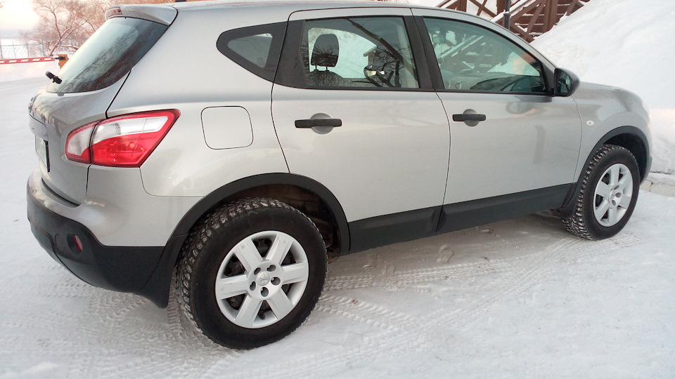 Замена габаритной лампы в левой фаре — Nissan Qashqai (1G), 2 л, 2011 ...