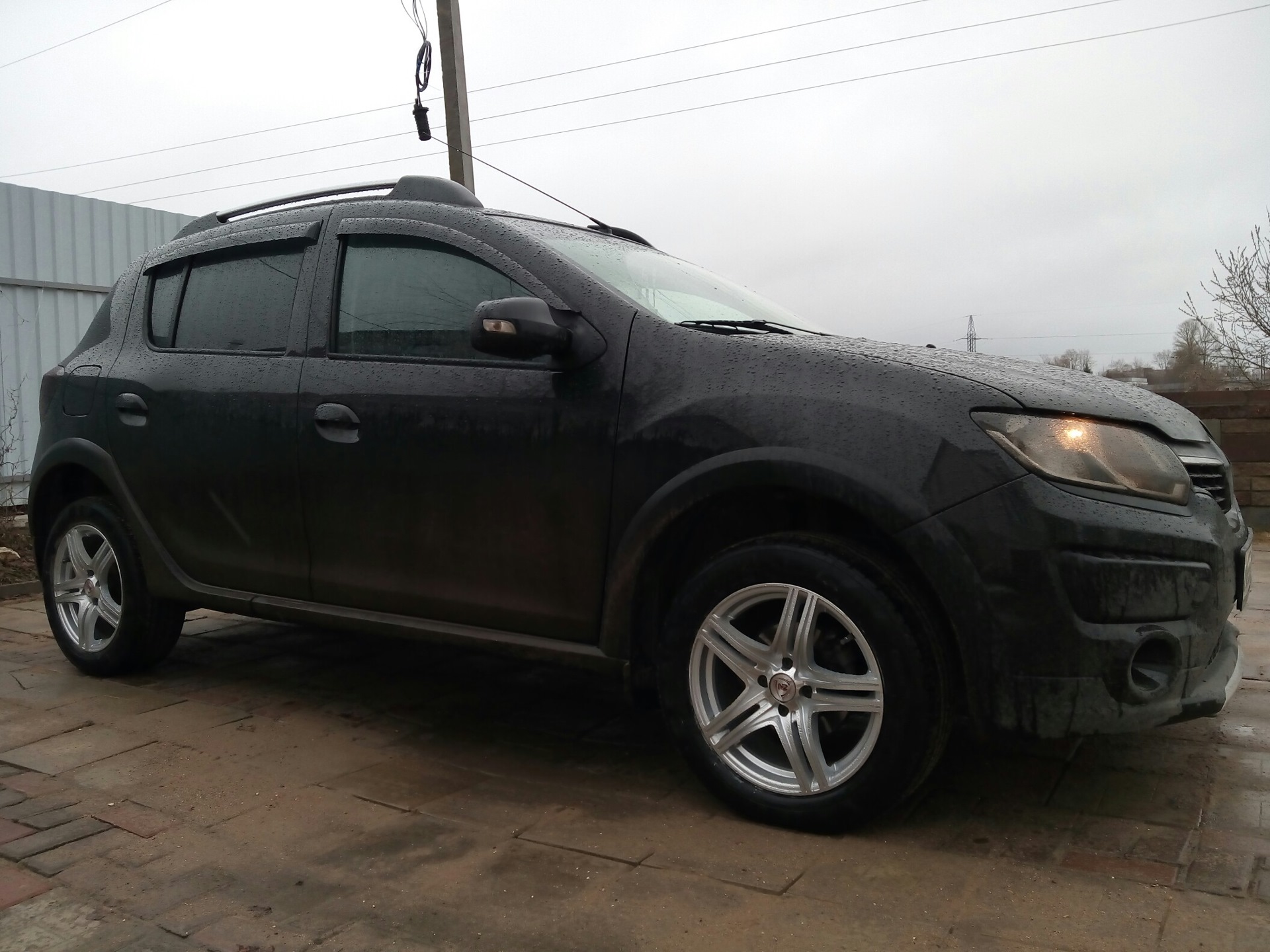 Диски и Plasti DIP — Renault Sandero Stepway (2G), 1,6 л, 2015 года ...