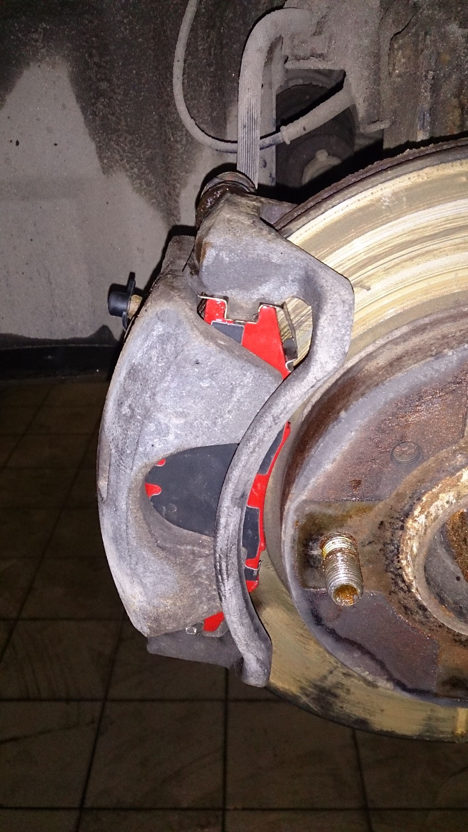 Замена тормозных колодок. — Nissan Almera Classic (B10), 1,6 л, 2007 ...