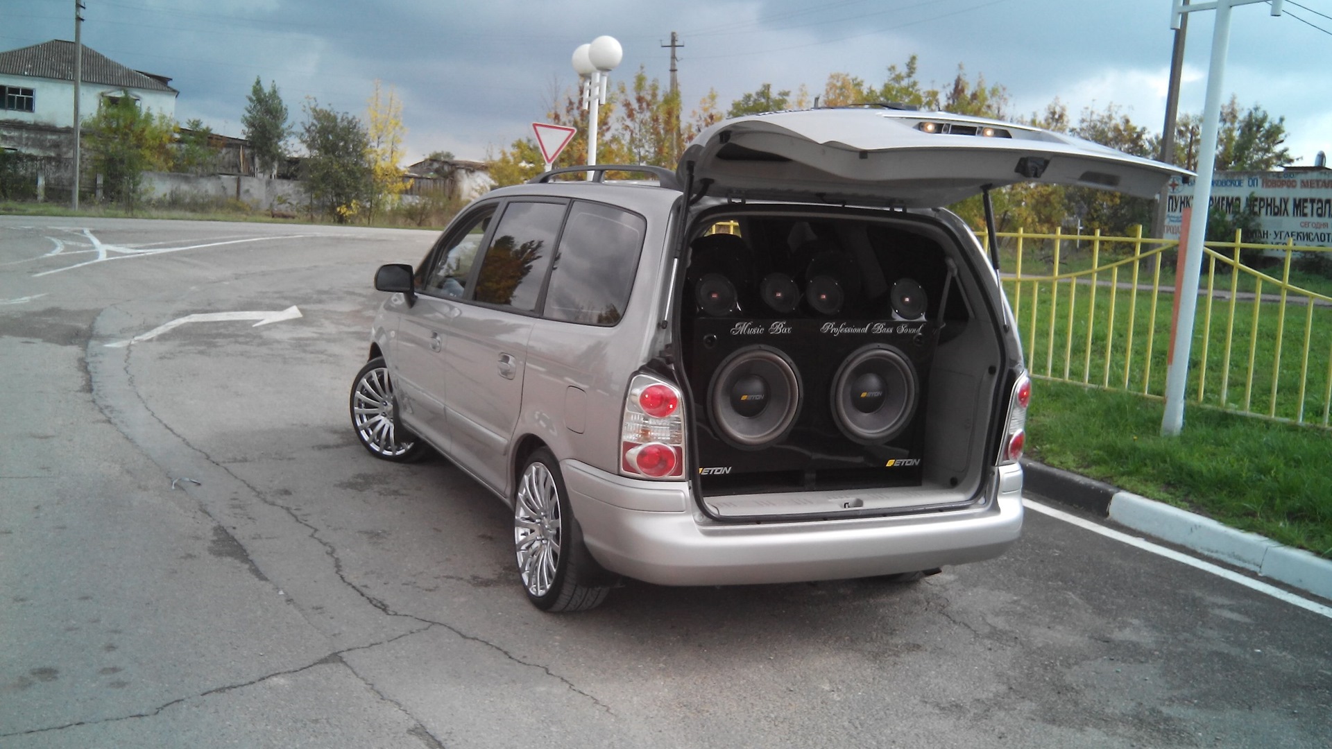 Hyundai Trajet 2.0 бензиновый 2006 | Music box на DRIVE2