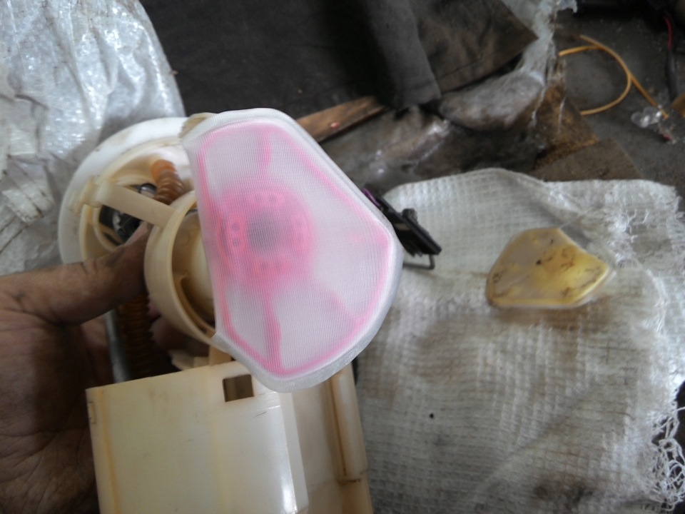 чистка дросселя и замена сеточки бензонасоса — Lada Приора хэтчбек, 1,6 ...