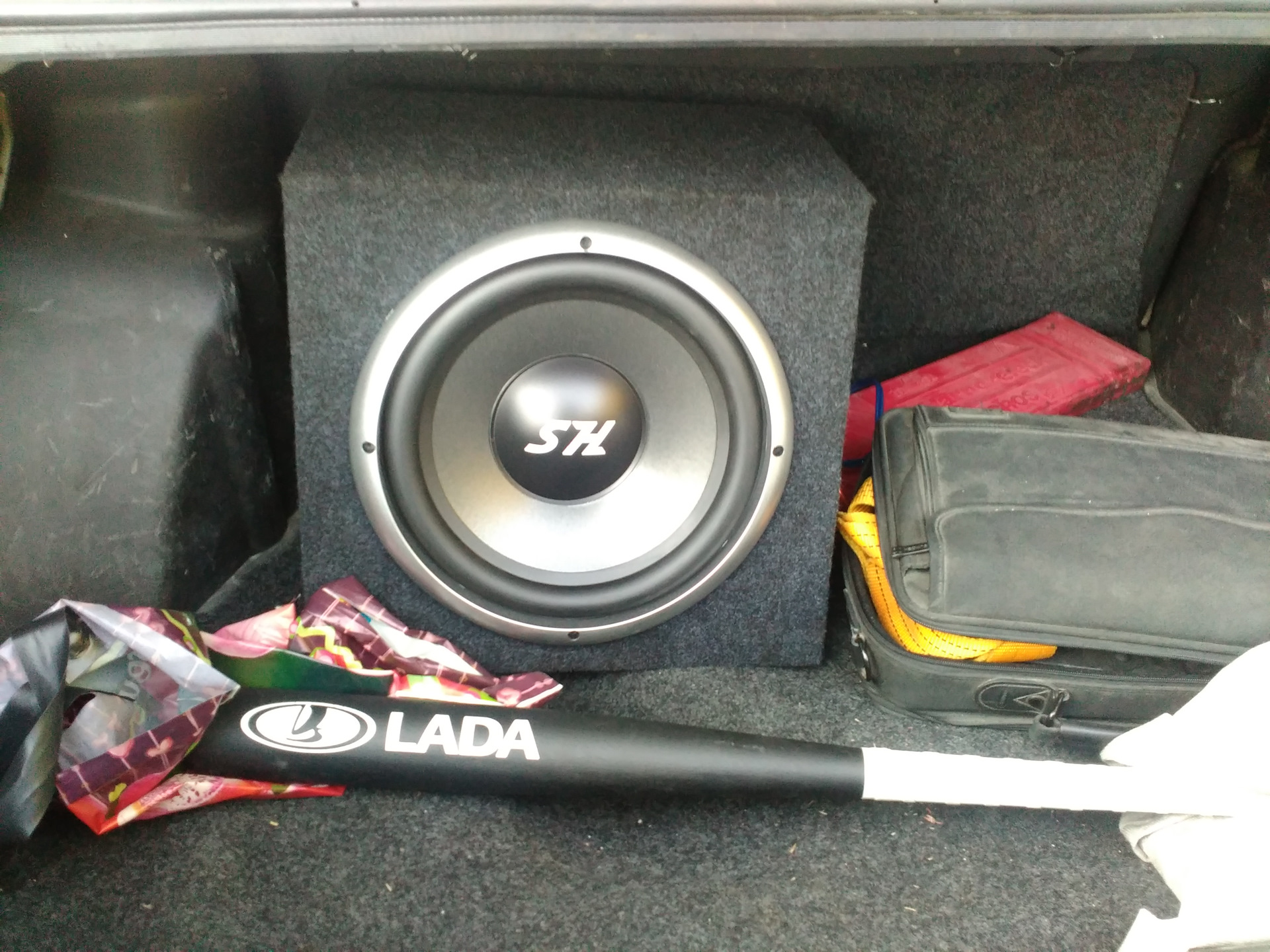 самый большой сабвуфер. Kicx 12 в коробе. короб под kicx zt18. Volvo 960 автозвук. сабвуфер ural as-d12.