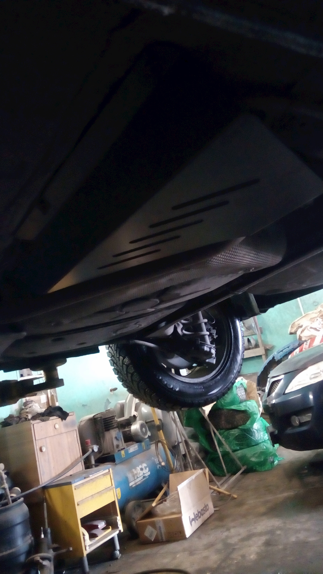 Защита абсорбера и тормозные диски с колодками — Citroen C4 L, 1,6 л ...