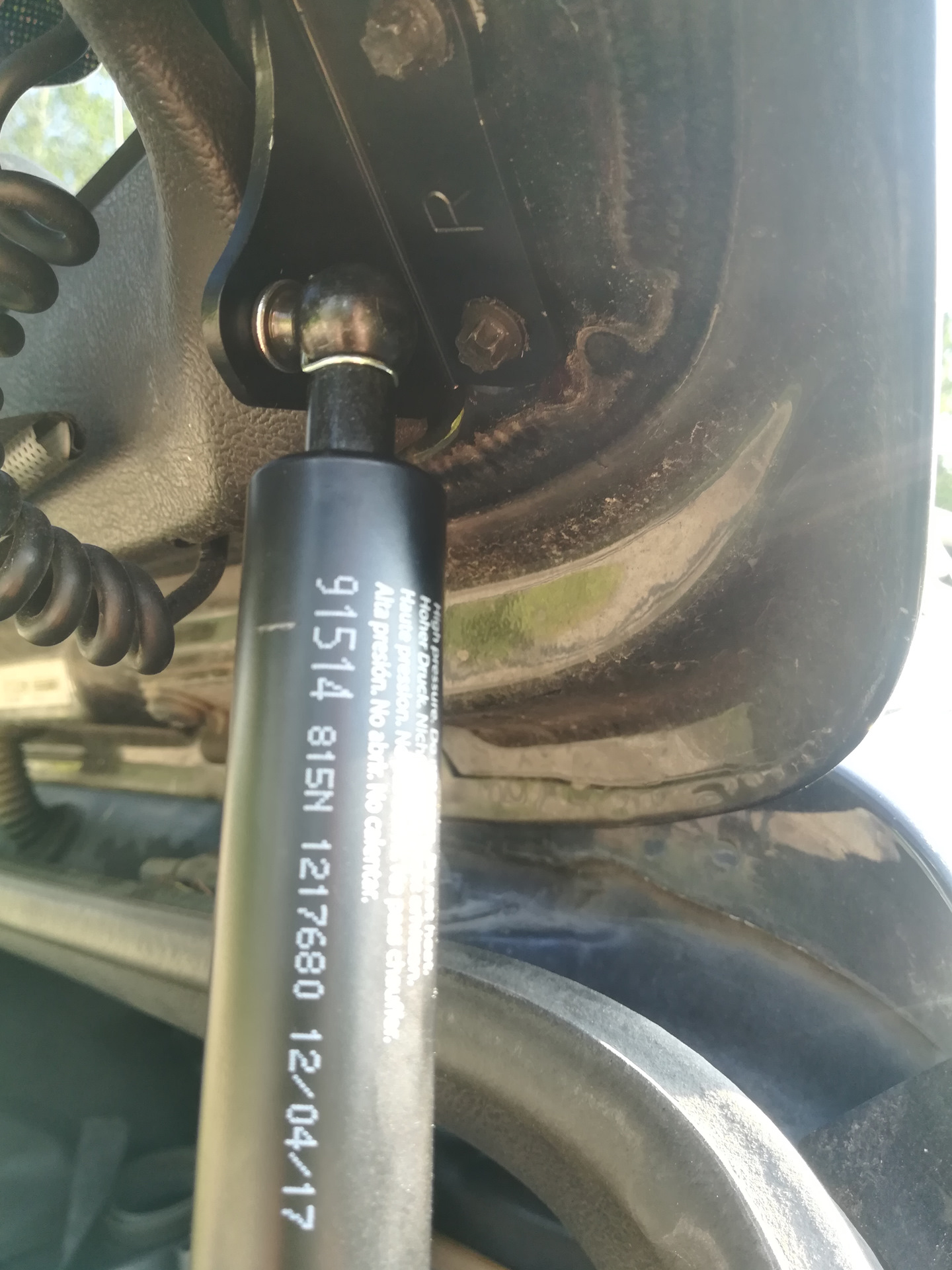 амортизатор 5 двери wk2. отбойник пятой двери jeep zj 55254847. гранта универсал амортизаторы 5й двери. амортизатор 5 двери. витара амортизатор 5 двери.