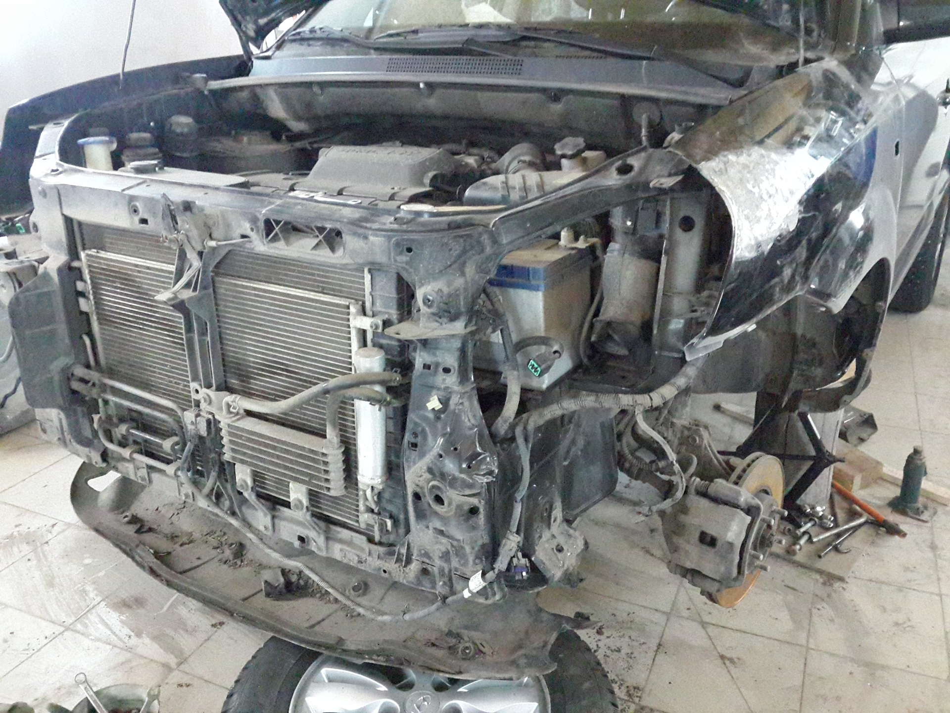 Ремонт хендай туссан. Разобранная морда Hyundai Tucson 3. Ремонт кузова Туксон 2008. Передняя часть кузова Hyundai Tucson 2020. Переварка Хендай Туксон.