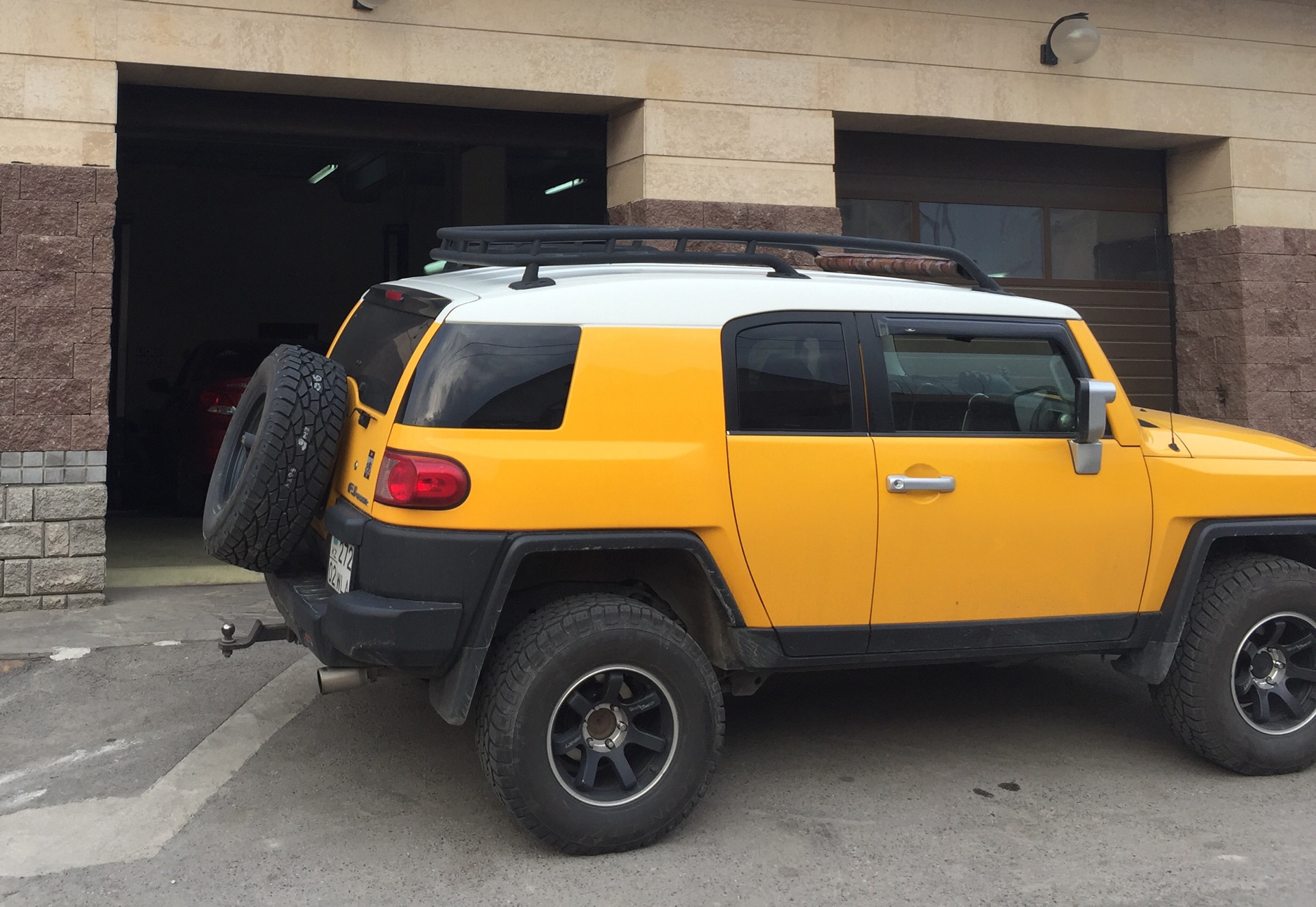 Toyota FJ Cruiser Р¶РµР»С‚С‹Р№