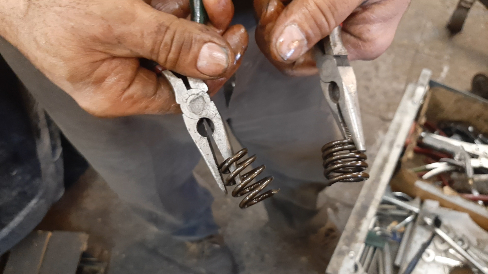 Jeep Grand Cherokee WK2 – ошибка P0300 P0302 лопнула пружина клапана ...