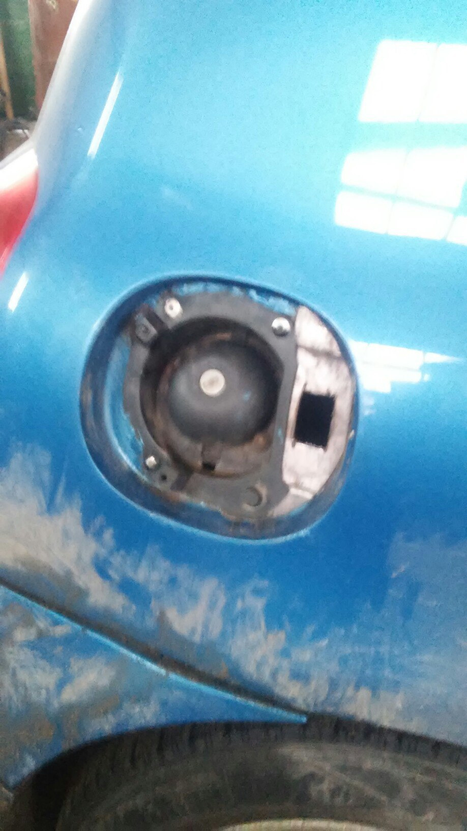 Крышка бензобака, возвращение) — Renault Clio II, 1,4 л, 2003 года ...