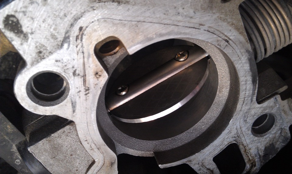 Чистка дроссельной заслонки — Lada 21124, 1,6 л, 2007 года | своими ...