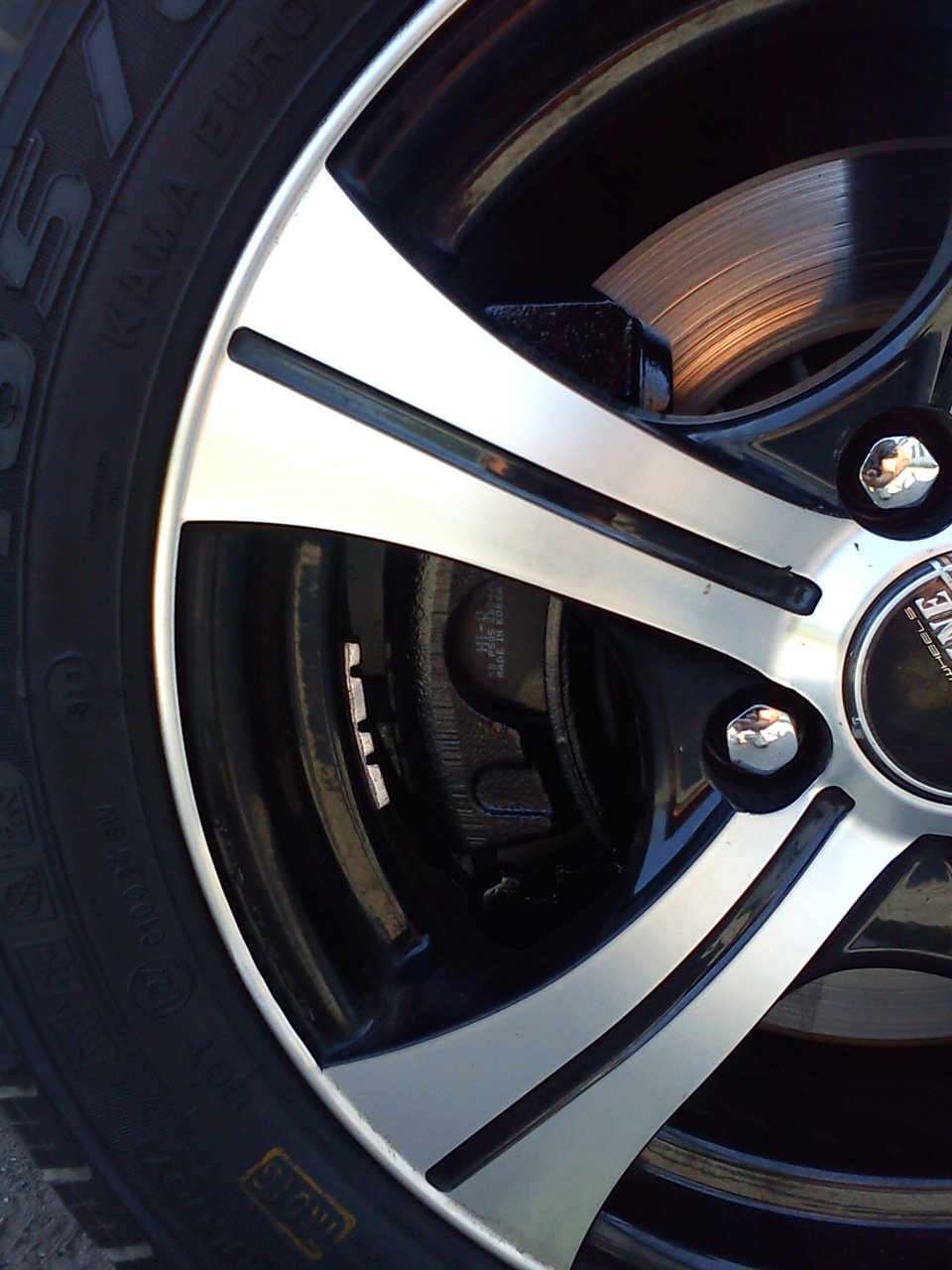 Покраска суппортов. Форд фокус 2 серебряные суппорта. Покраска суппортов. Крашеные тормозные диски. Тормозной барабан opel corsa d drive2.