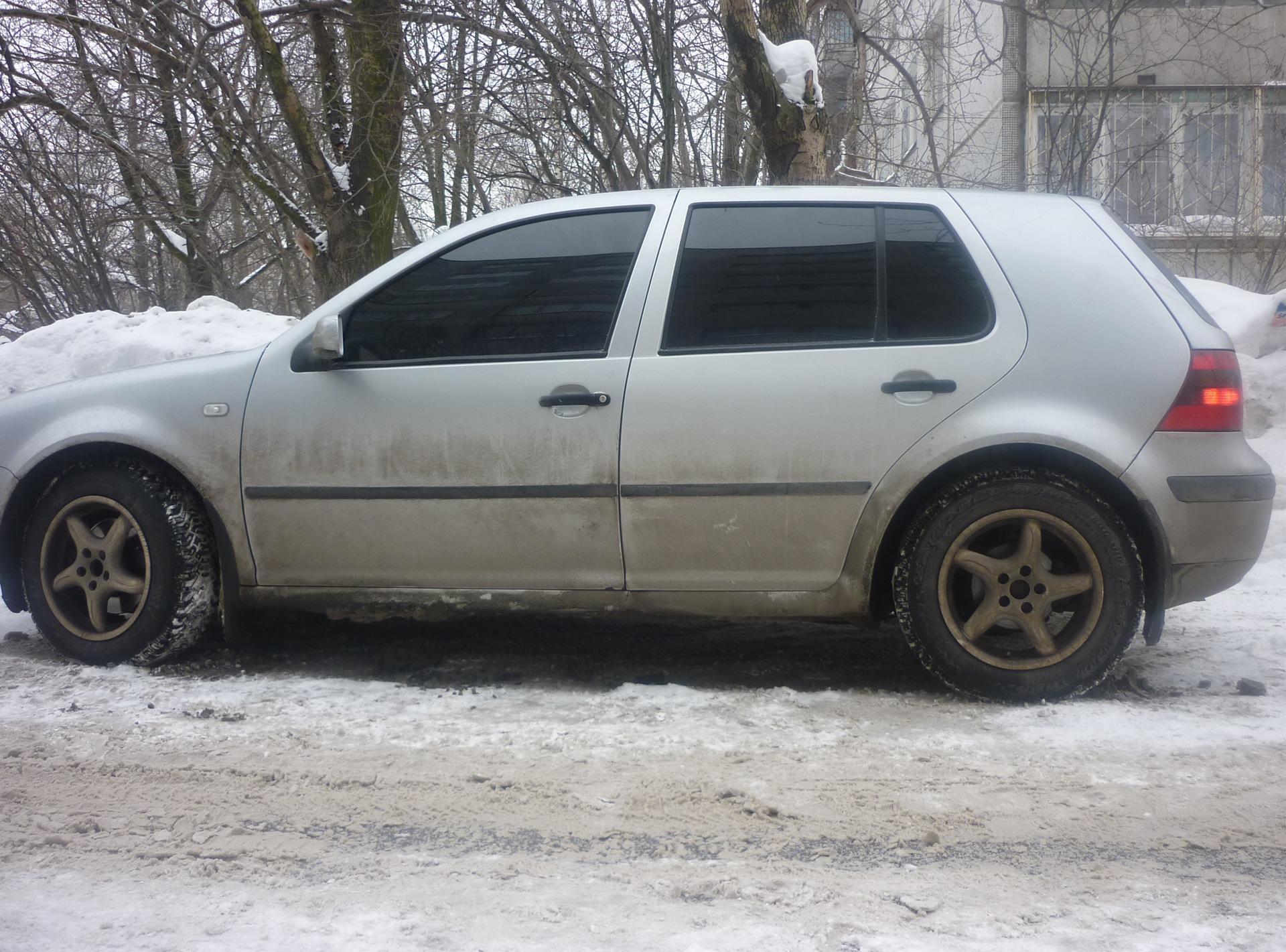 Наконец опустил ЗАД — Volkswagen Golf Mk4, 1,8 л, 1999 года | тюнинг |  DRIVE2