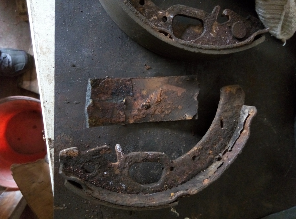 Замена задних тормозных колодок и тросов ручника — Lada Калина ...