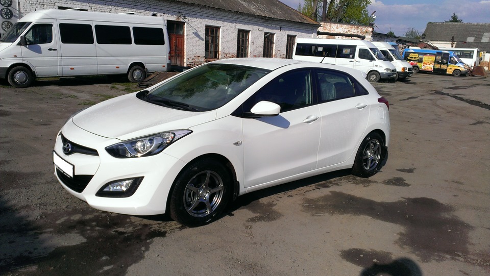Хендай ай 30 на 17 дисках. Диски r16 на хендай i30 2009 года. Хендай ай 30 резина. Хендай ай 30 резина. Хендай ай 30 черный.