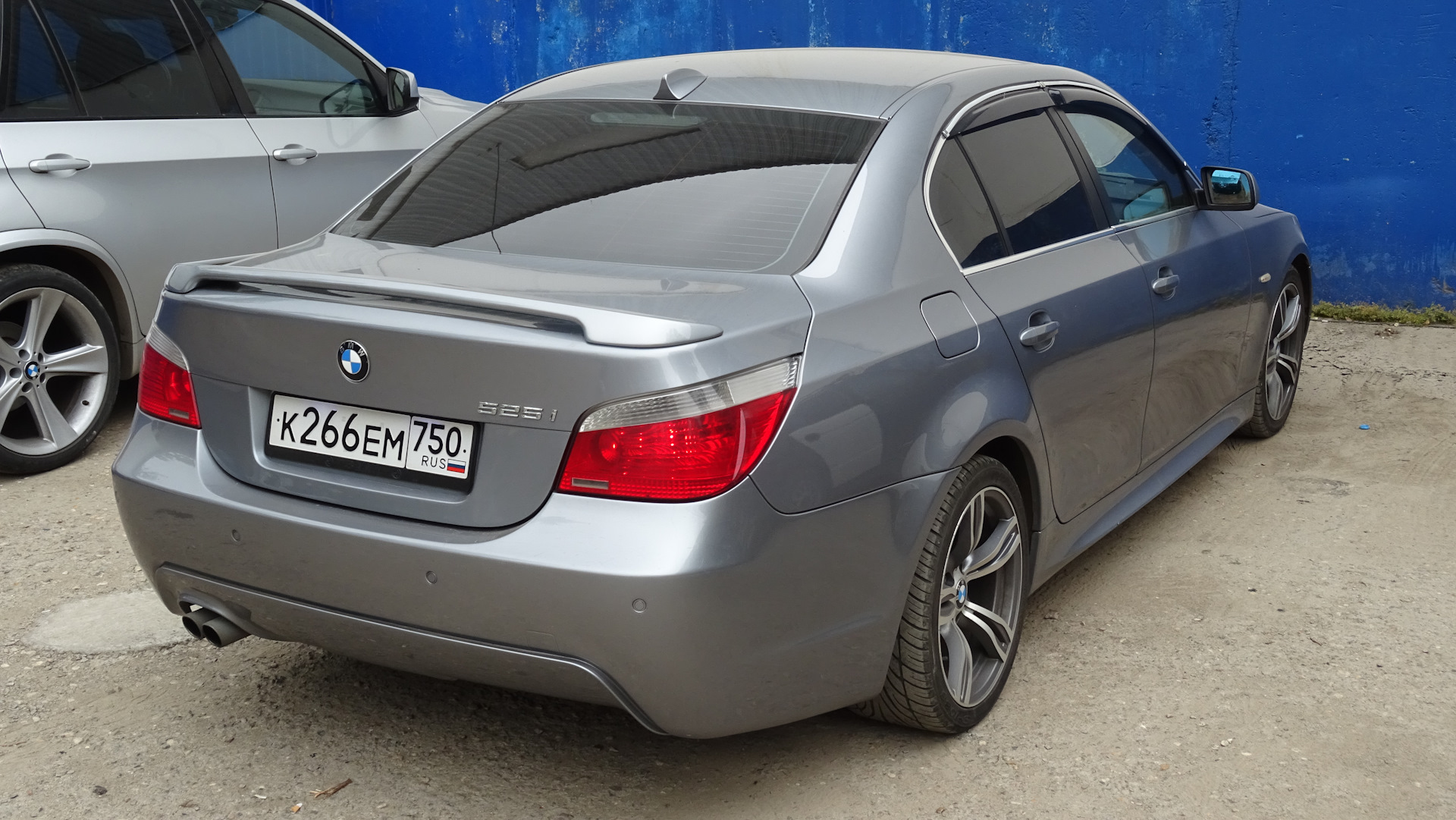 Бмв е60 бу. Спойлер БМВ е60. BMW e60 спойлер. Спойлер БМВ м5 е60. БМВ е60 темно серая.