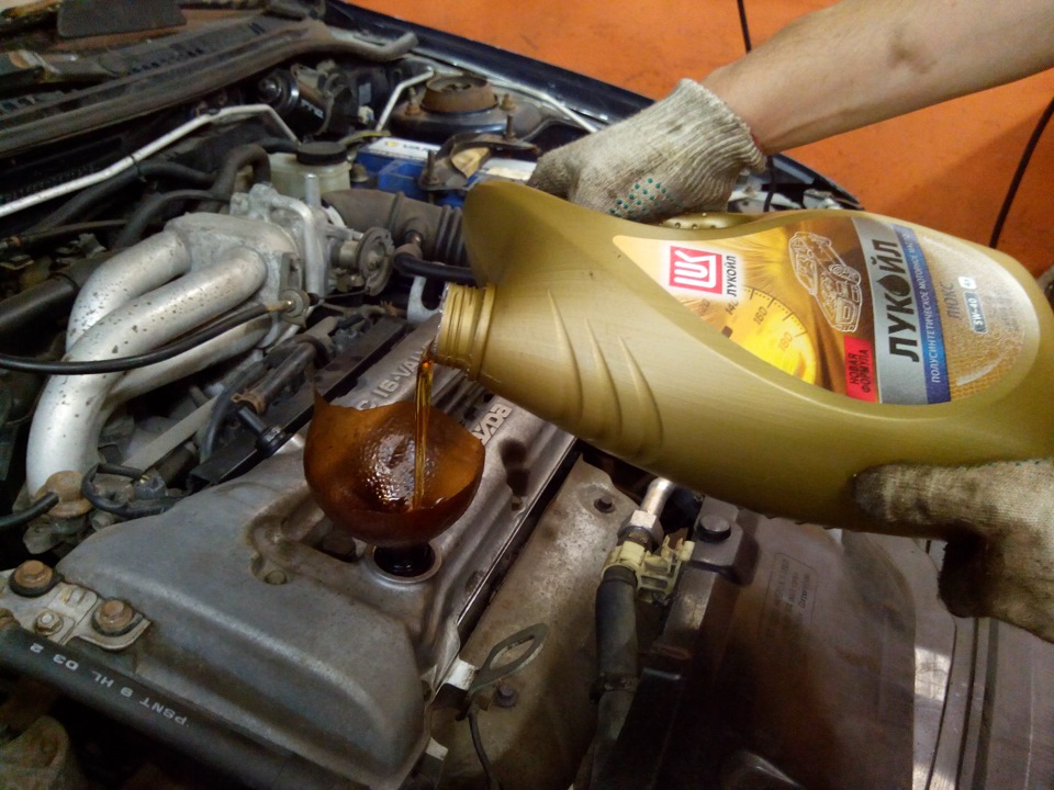 Раскоксовка двигателя, замена масла и щёток стеклоочистителей. — Mazda .
