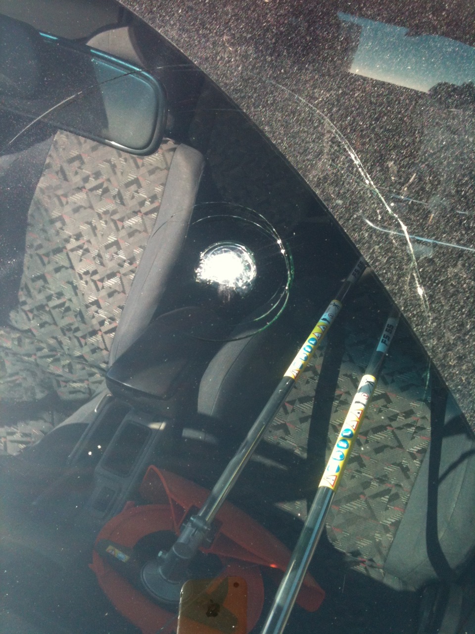 БЖ №5 "Попадание в новое лобовое стекло огромным камешком с обочины ...