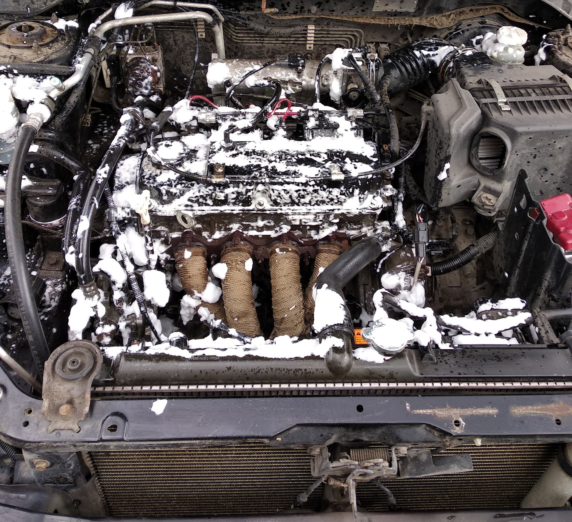 Сильно греется двигатель. Плита двигателя - Mitsubishi Lancer, 1.6 л., 2006 года. Двигатель нагрелся. Мойка двигателя драйв 2. Охлаждение двигателя Мицубиси Лансер 9.