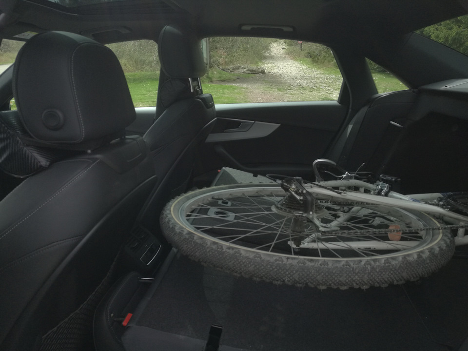 Два велика уже, конечно, не влезут. По крайней мере в неразобранном состоянии. — Audi A4 (B9)