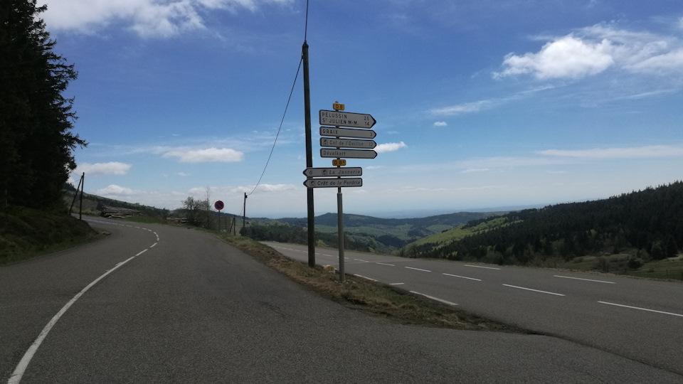 Ключевая развилка парка, если ехать со стороны Сент-Этьена. — Audi A4 (B9)