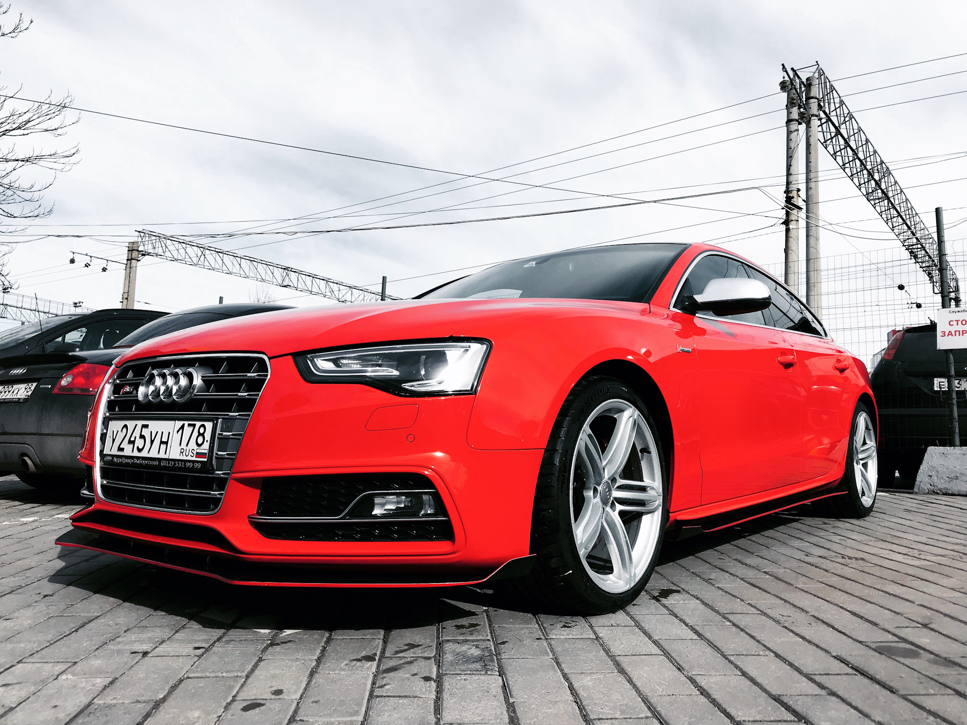 Audi номер. Audi s5 Red. Audi s5 красная. Ауди а5 красная. Сплиттер для Ауди s5.