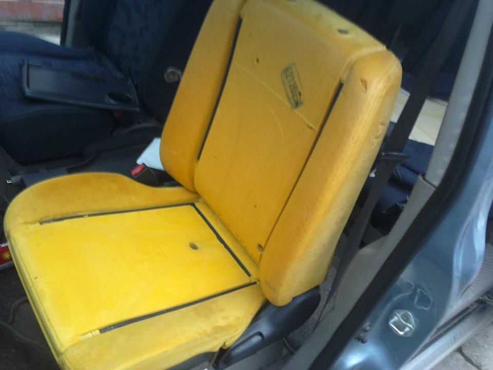 Решил постирать обшивку сидений! Поролон сыпется( — Mazda MPV II, 2,3 л ...