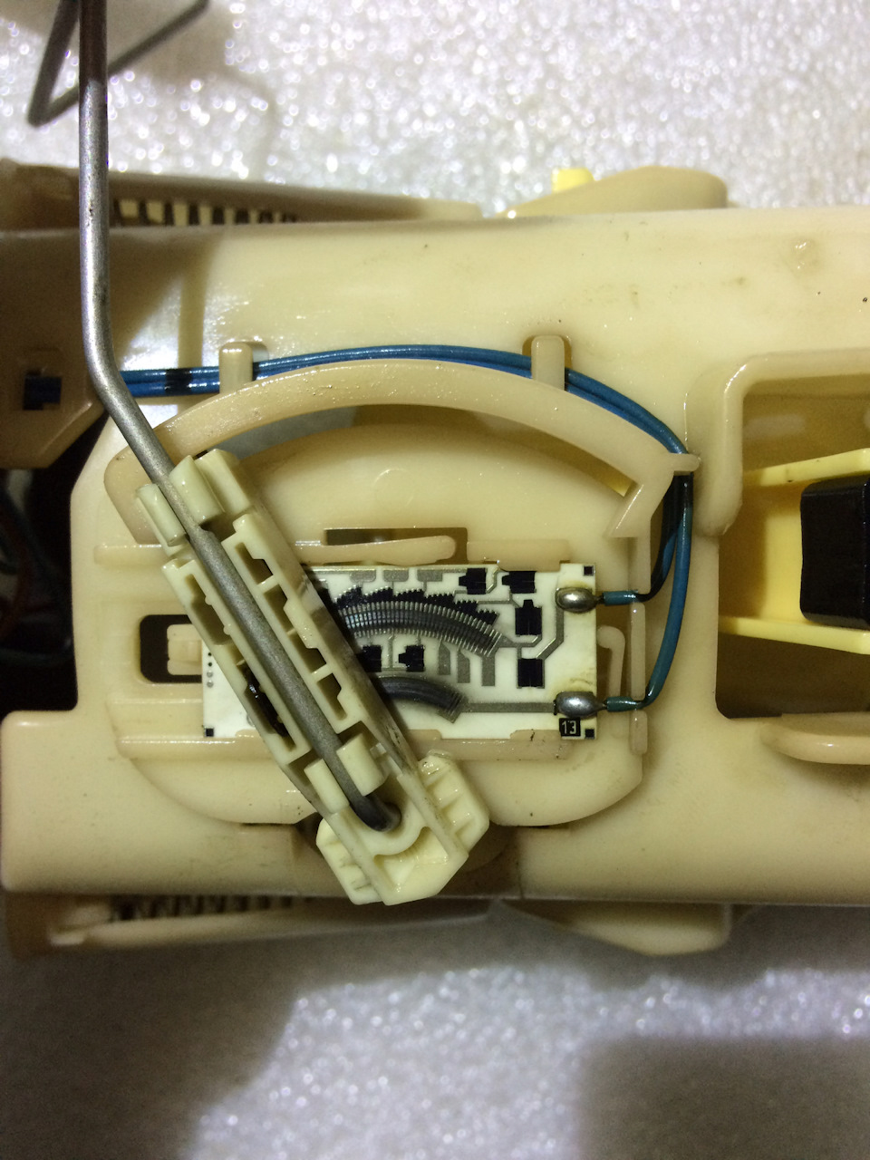 Пост #4 Неверные показания топлива — BMW 3 series (E46), 2,2 л, 2003 ...