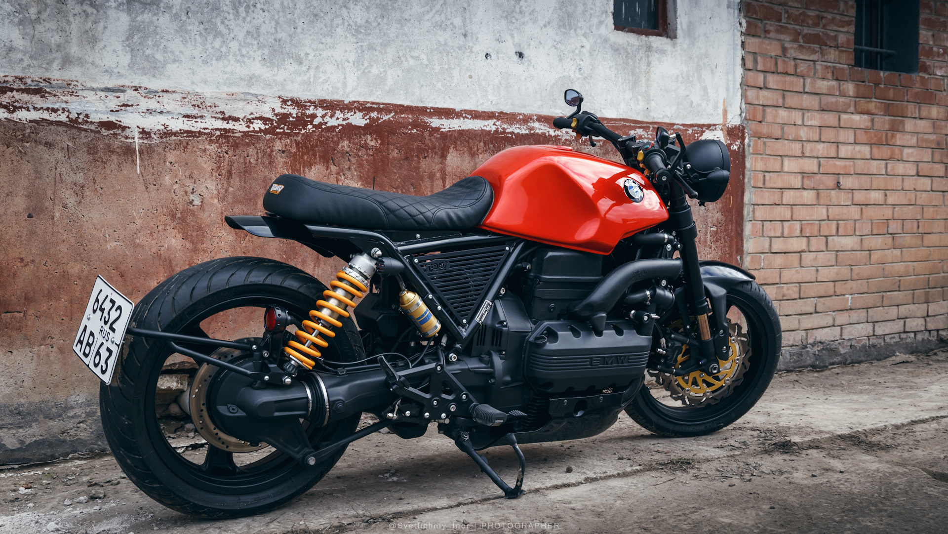 BMW Cafe Racer k100 на нем