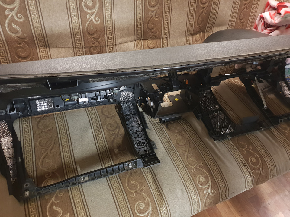 Панель и это последнее что осталось зашумить — Volkswagen Passat B6, 2 ...