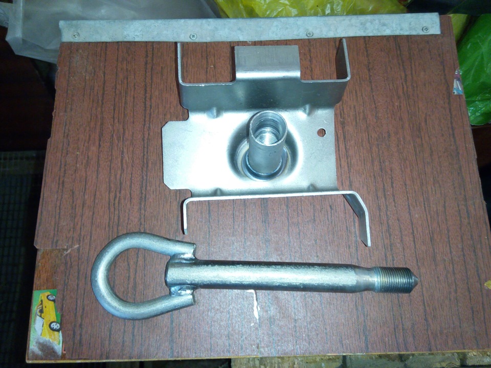 Буксировочная проушина… — Lada Приора седан, 1,6 л, 2010 года ...