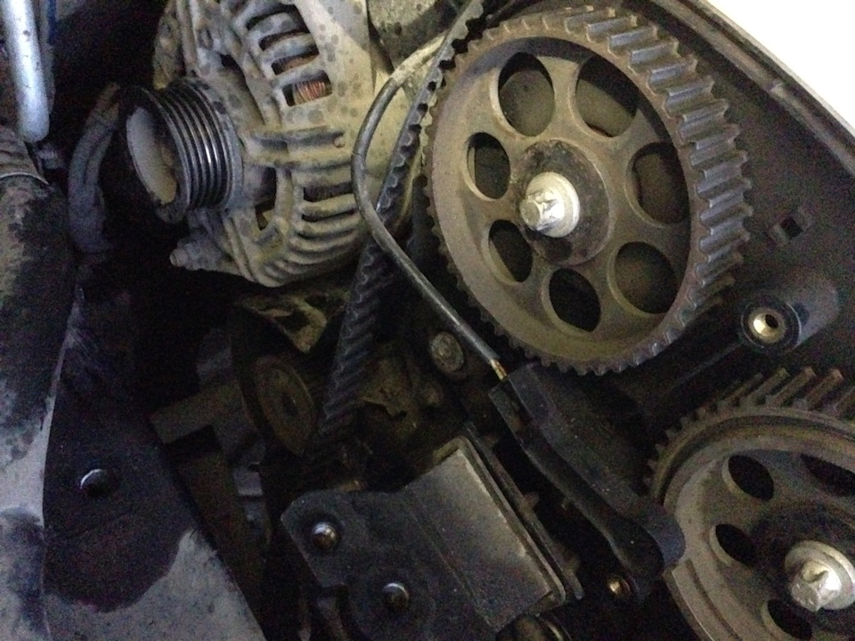 Обломился болт натяжного ролика ГРМ — Opel Astra G, 1,8 л., 2003 года ...