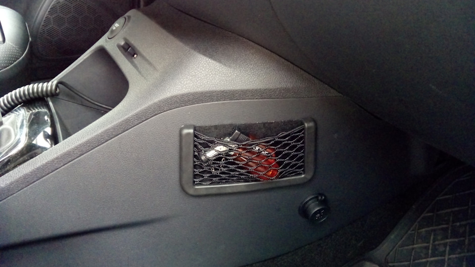 даже что то помещается… ну а потом отвалилось чудо… — Renault Kaptur (2016)