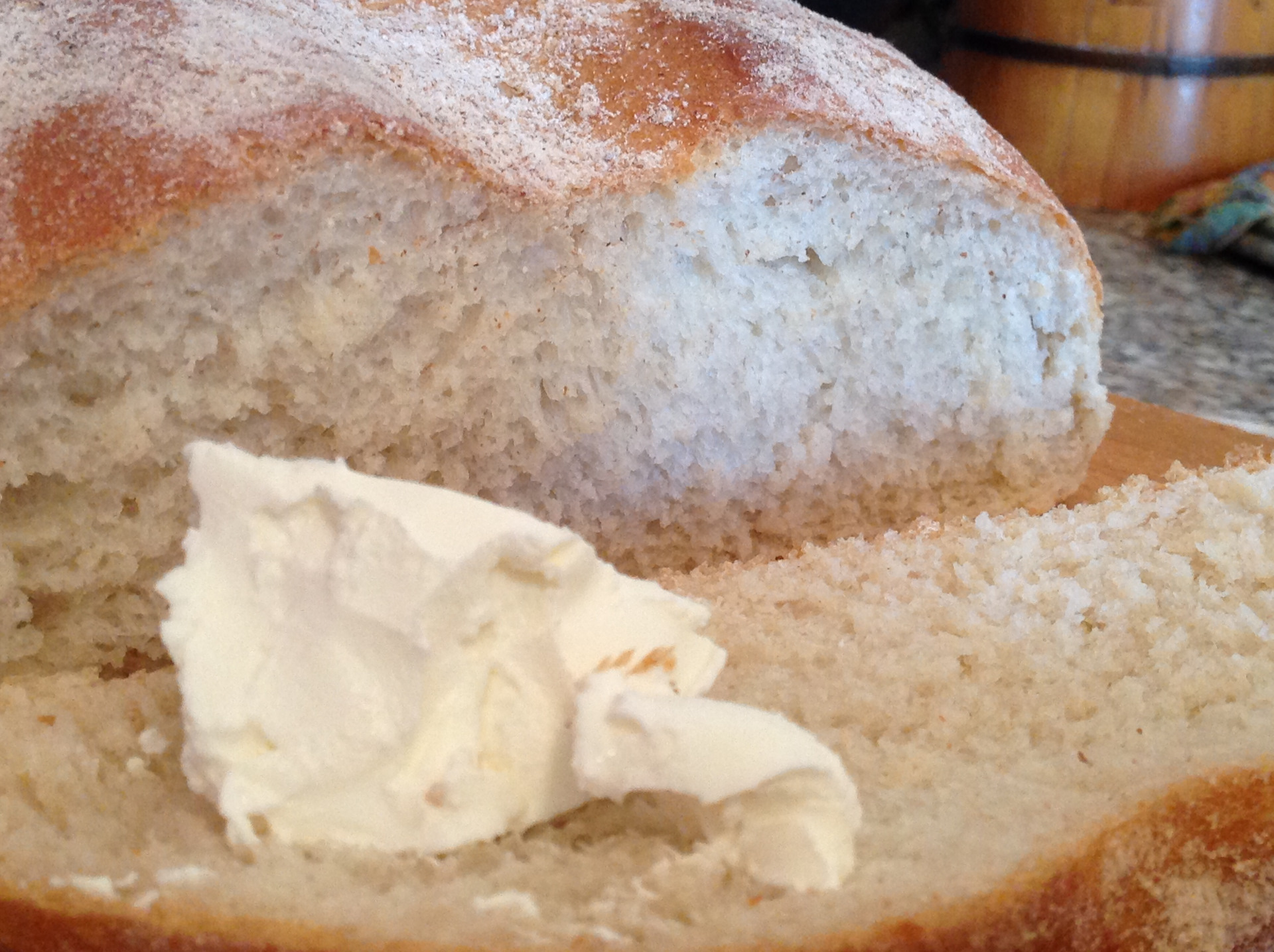 Белый хлеб на сухих дрожжах. Фугас хлеб. Белый хлеб «быстрый». Что спекти. Ришар Бертине багет.