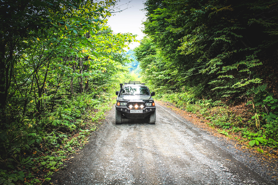 серпантин перевала… — Mitsubishi Montero Sport (1G)