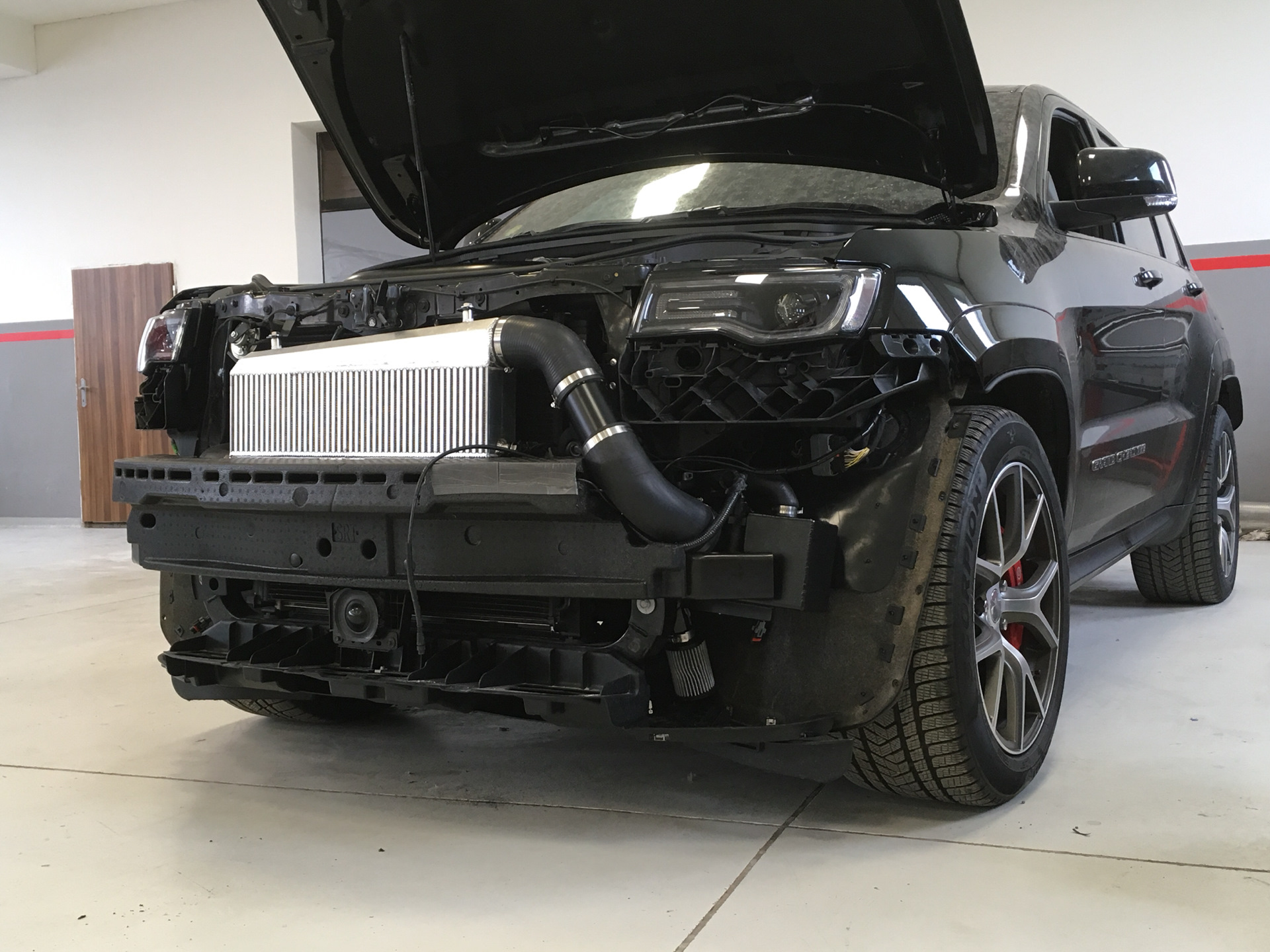 Выхлоп компрессора. Выхлоп компрессора. Глушитель fs 560. Range rover sport supercharger 2007 выхлоп akrapovic. Srt8 выхлоп.