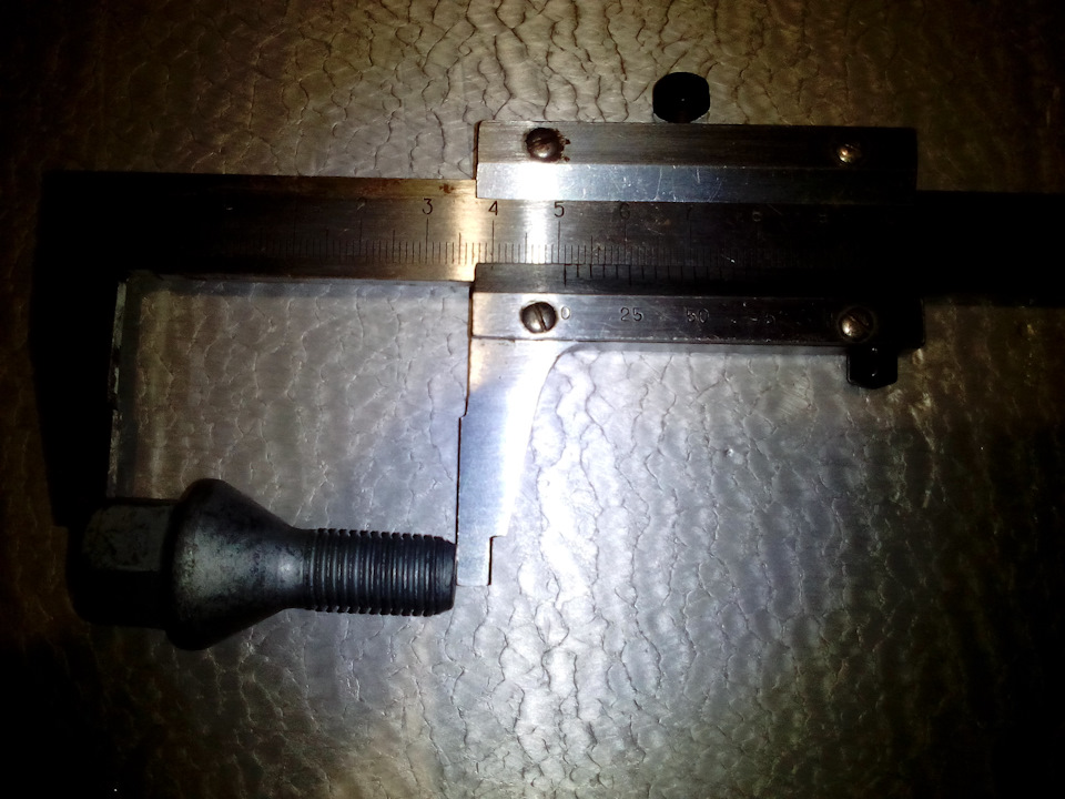 Длина штатного болта 51 мм — Renault Kaptur (2016)