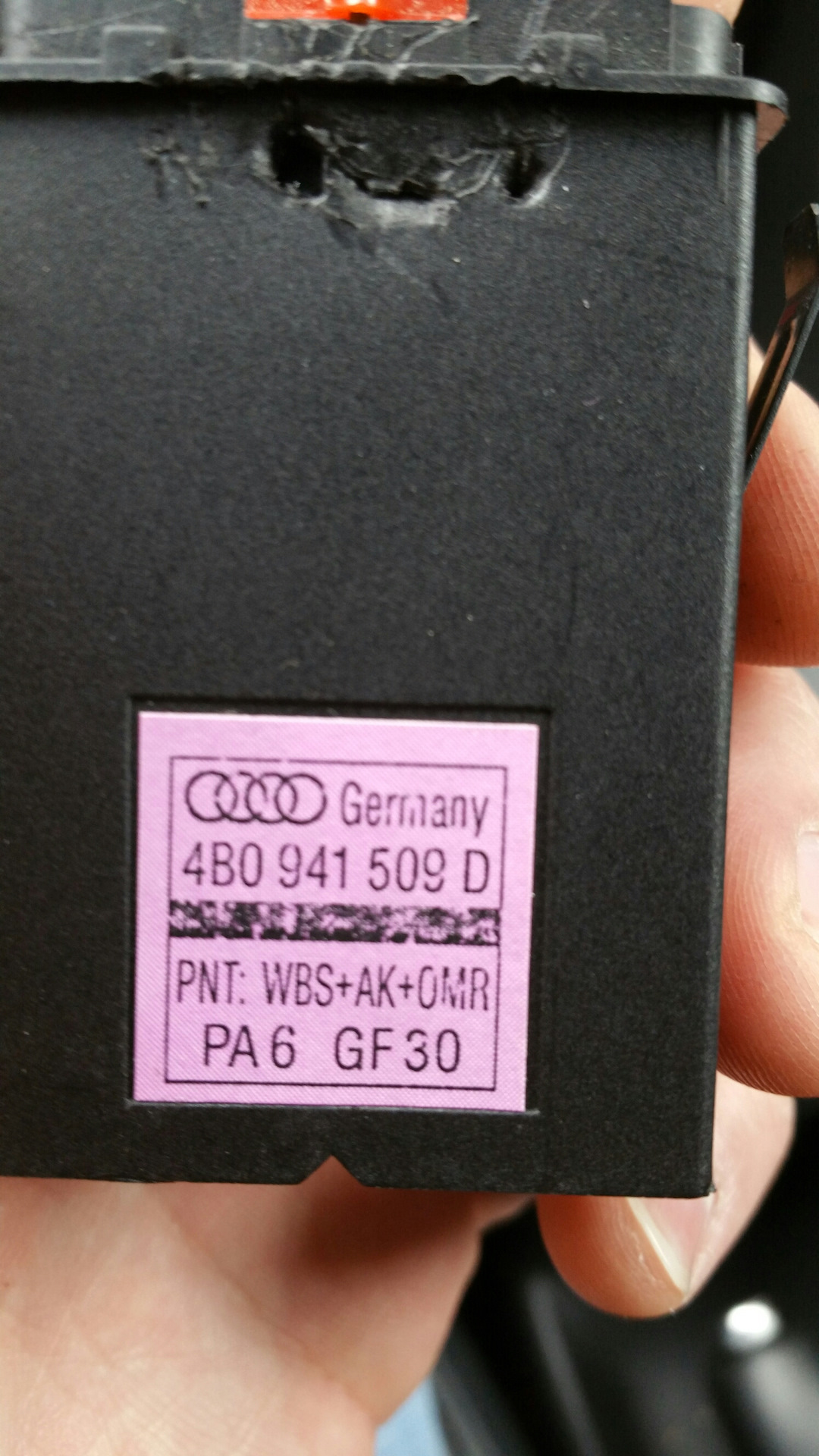 Замена реле поворотников ( оно же кнопка аварийки) — Audi A6 Avant (C5 ...