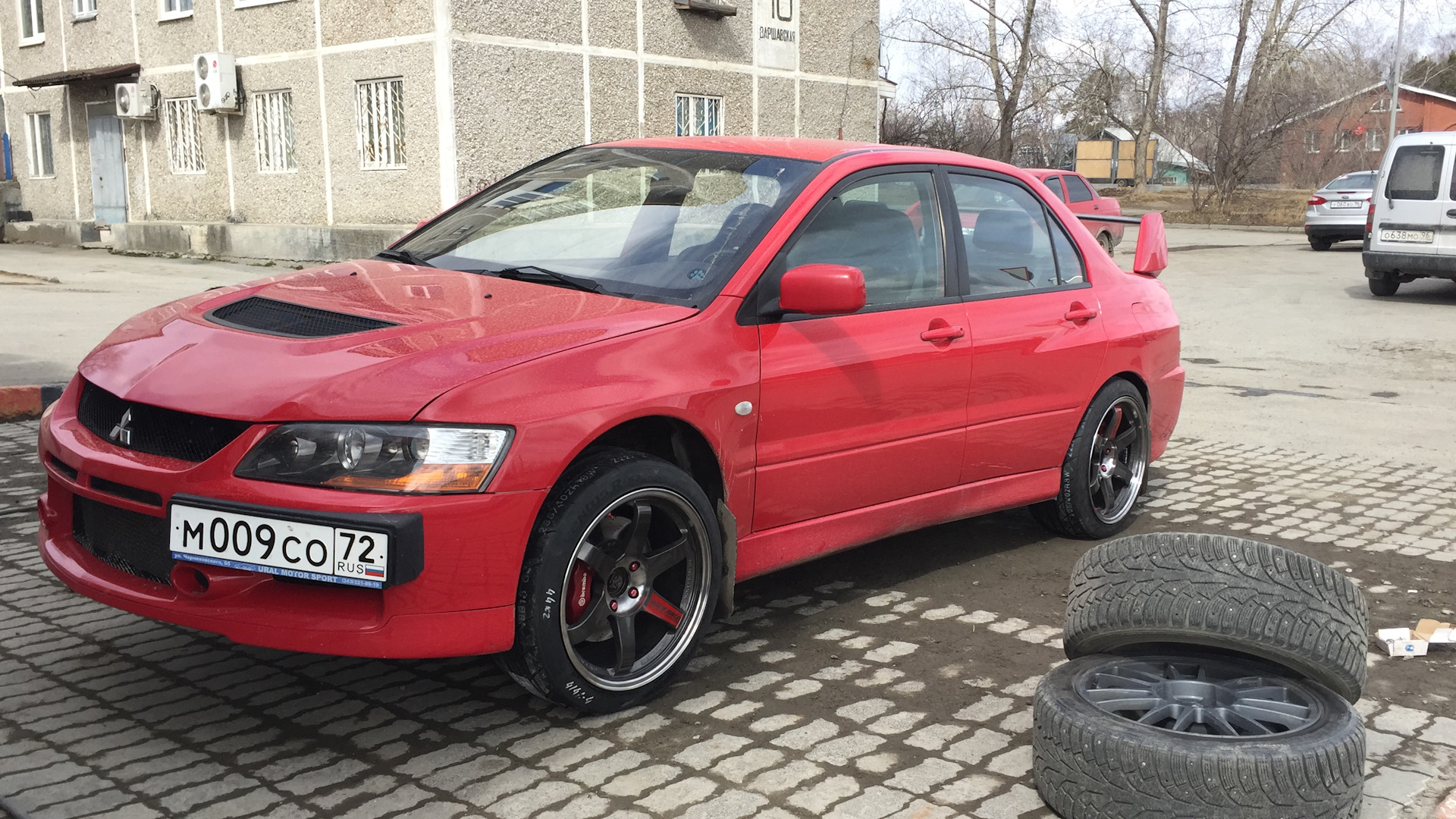 Red evolution rv. Lancer 9 диски EVO 9. Mitsubishi Lancer EVO 9 диски. Lancer 9 te37. Mitsubishi Lancer EVO 9 диски с полкой.