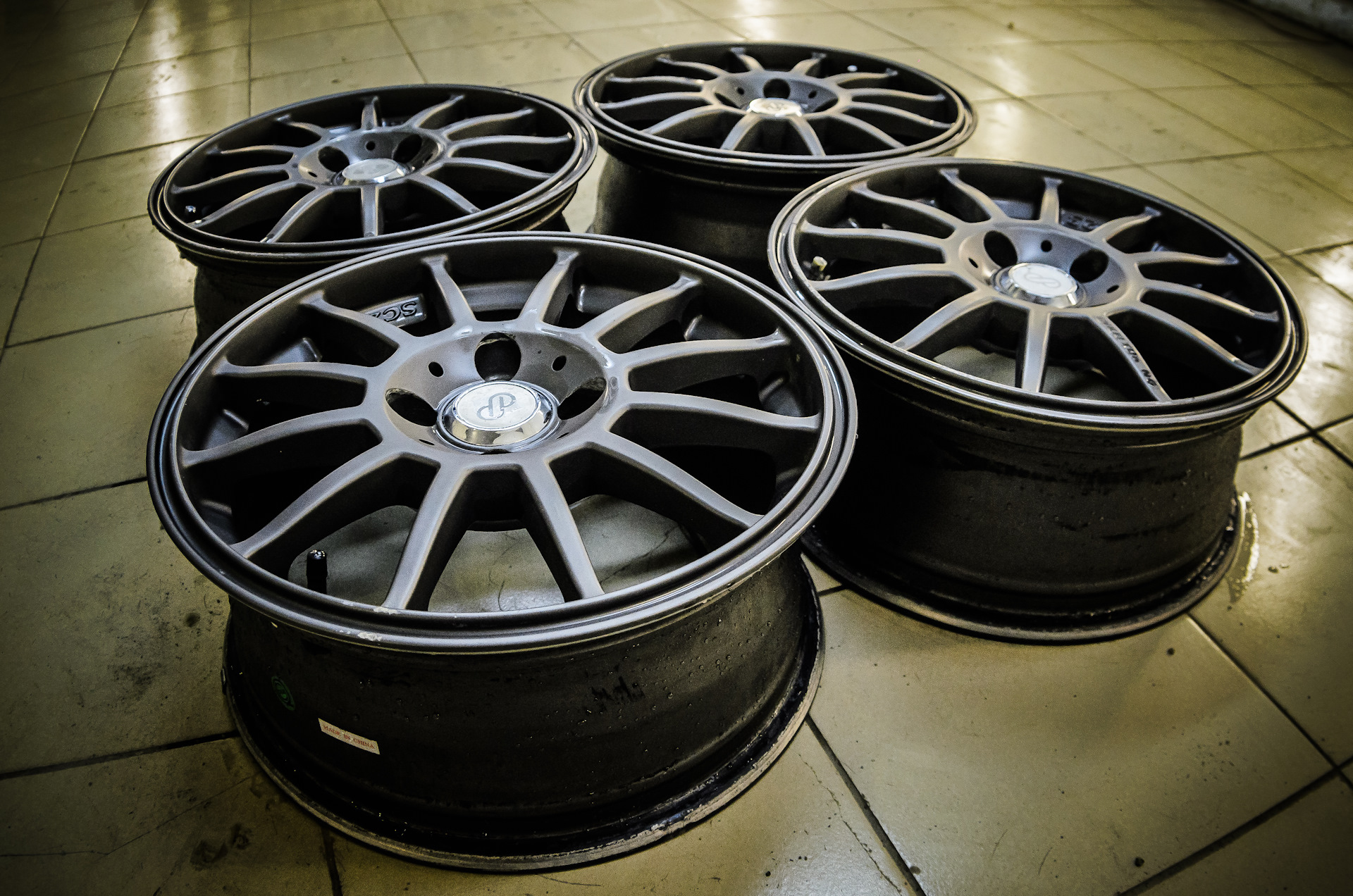 Какое есть литье. 3. Диски bbs r18 цвет бронза. Литьё r18 delta. Какое есть литье.