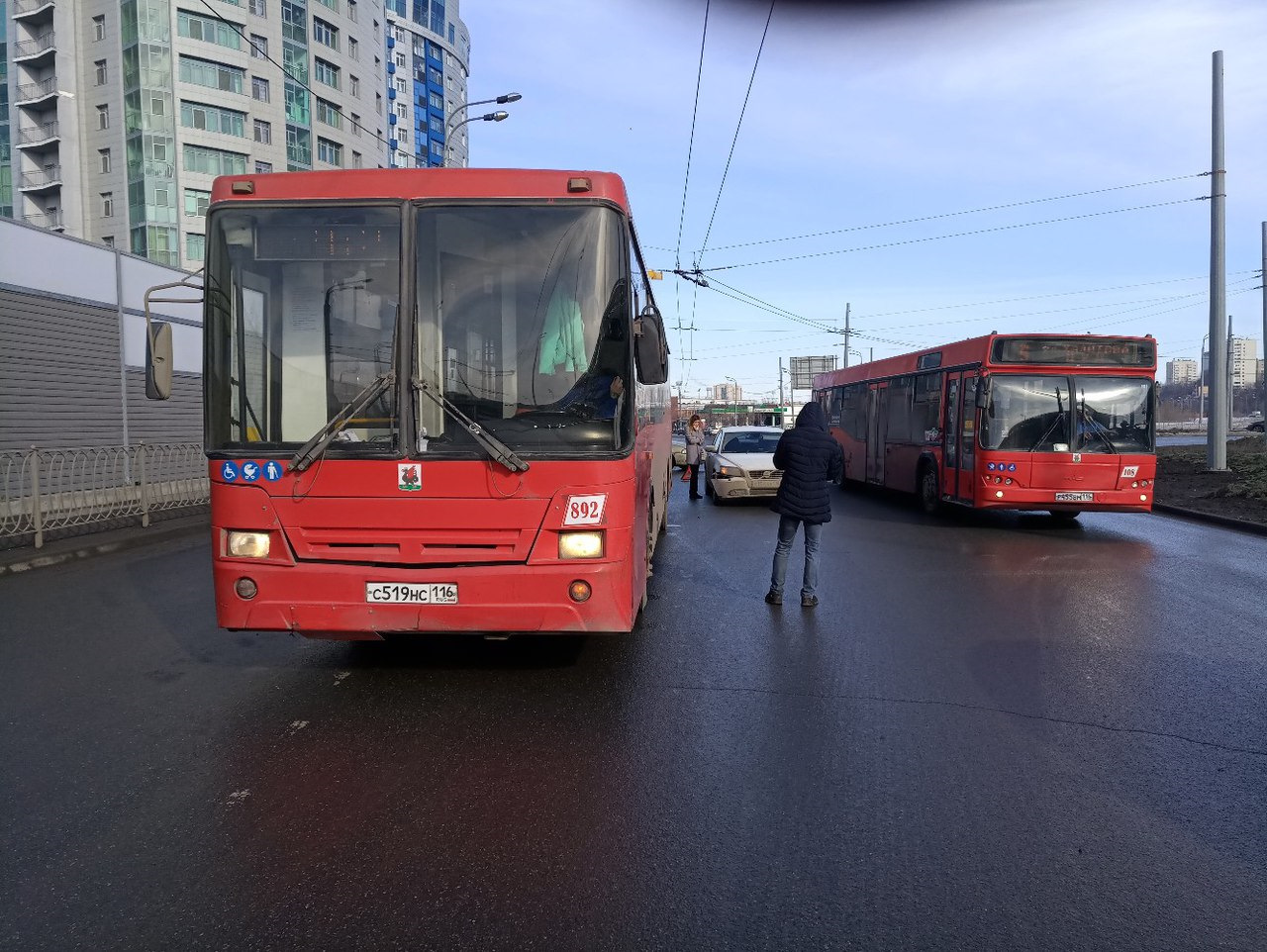 Автобус красное орехово. Красные автобусы в Рязани. Злой автобус. Красный автобус Ярославль.