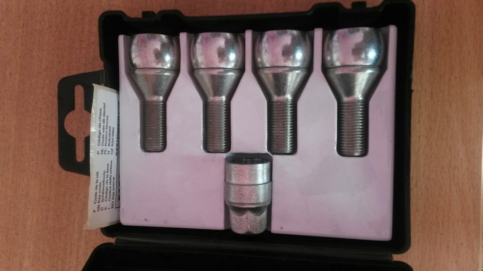 Болты секретные Farad AN325 — Lada Гранта, 1,6 л, 2011 года ...