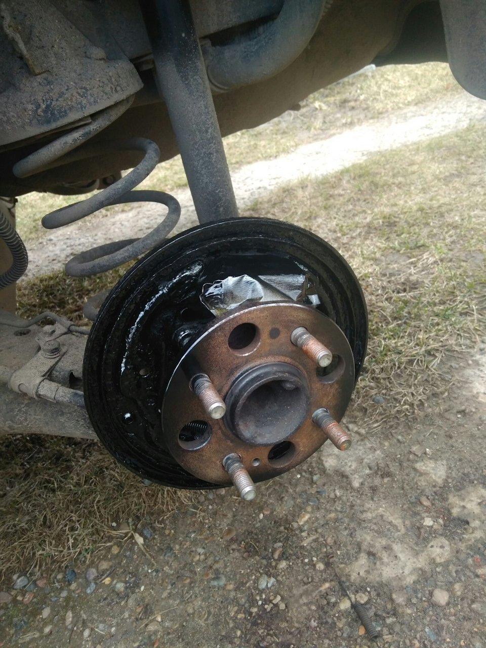 Заменил задние тормозные колодки - Hyundai Getz, 1,4 л, 2010 года своими руками 