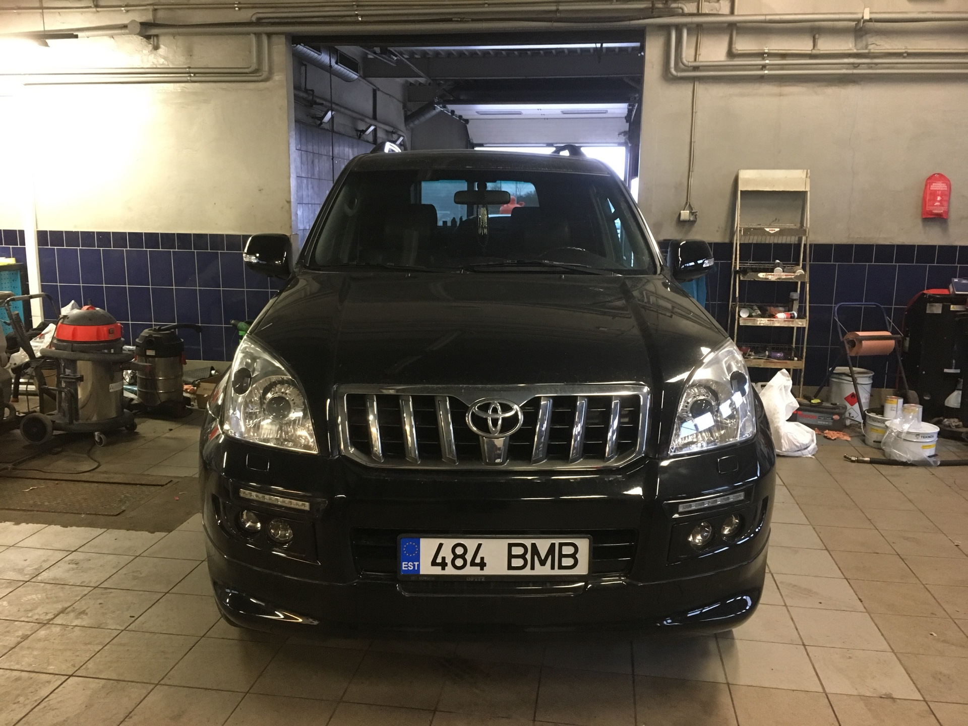 Toyota prado 120 черный 2004. Toyota land cruiser prado 120 на литье с полкой. Toyota land cruiser prado на 33 колесах. Prado 120 стайлинг. переделанный прадо 120.