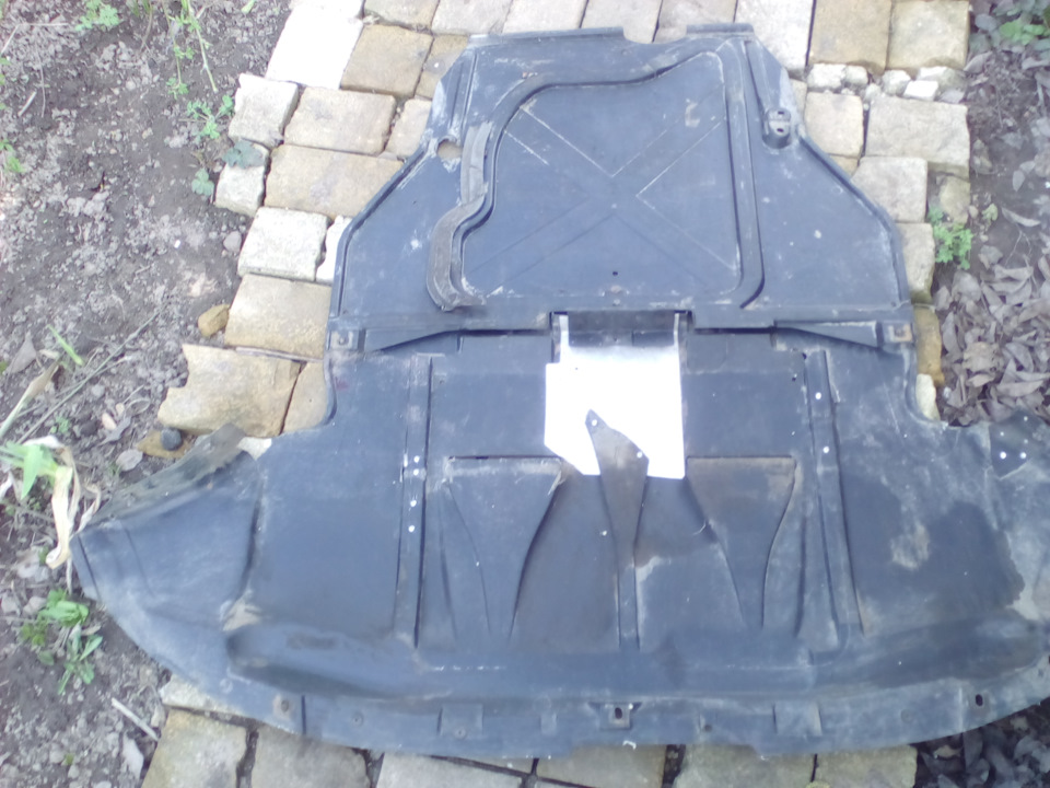 Ремонт пыльника двигателя и установка защиты КПП. — Audi A4 (B5), 1,8 л ...