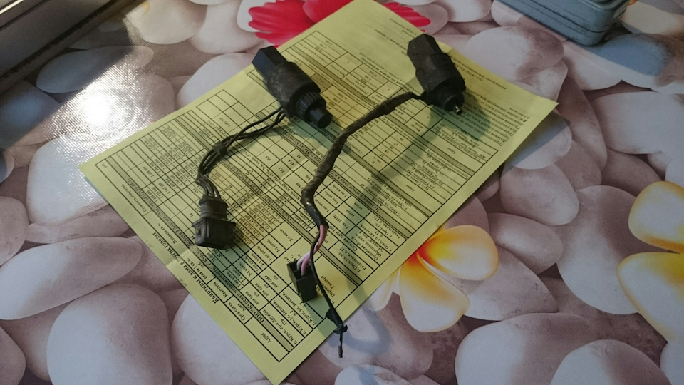 Слева неисправный, справа исправный — Lada 21070