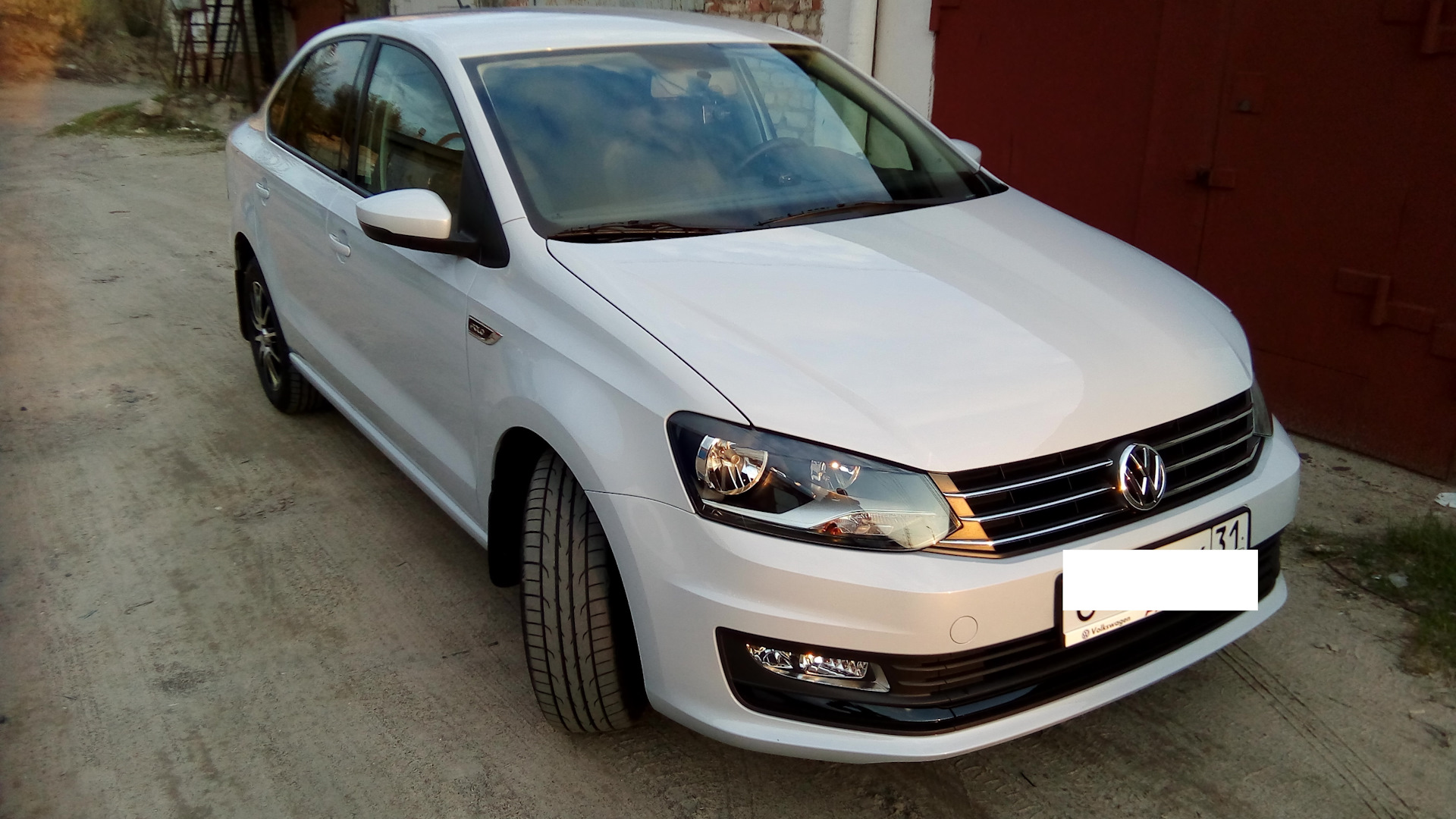 Р‘РµР»С‹Р№ Polo sedan TSI