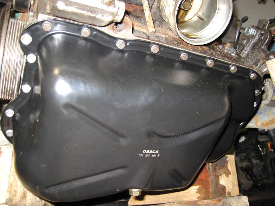 Масляный поддон в масле. Фильтр акпп сузуки джимни м13а. Масляный поддон в масле. Масляный поддон в масле. Поддон картера королла 120.