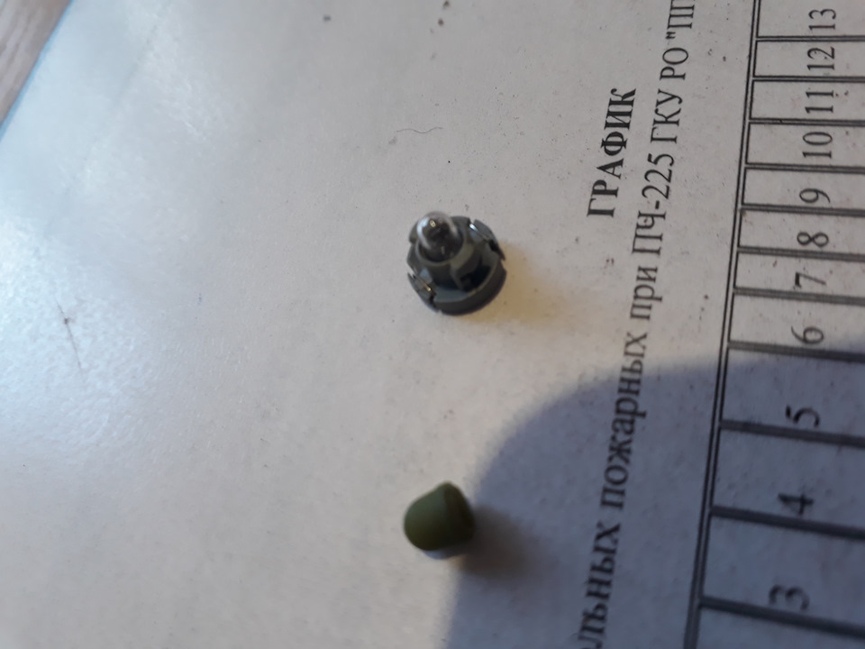 Замена лампочки в кнопке Es — Toyota Corolla (140/150), 1,6 л, 2008 ...