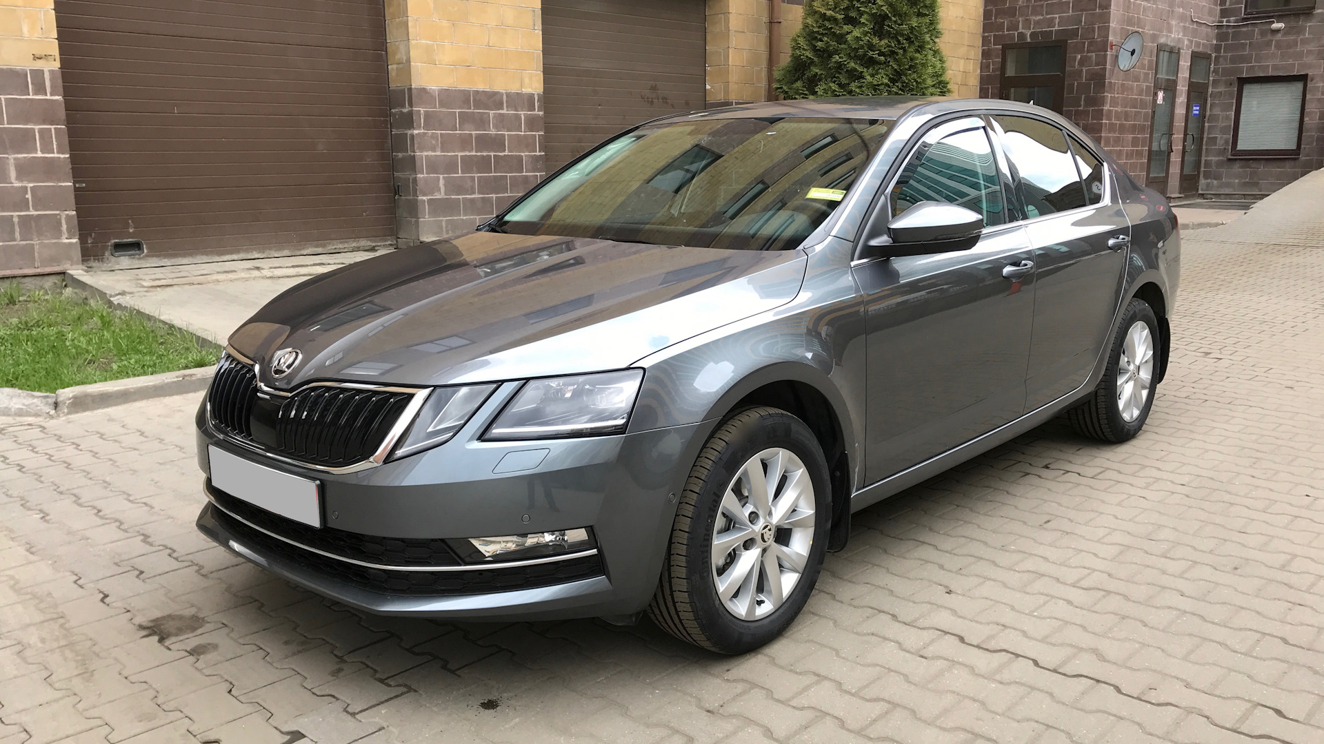 Skoda octavia серая. Skoda Octavia 2018. Skoda Octavia 2018 серая.