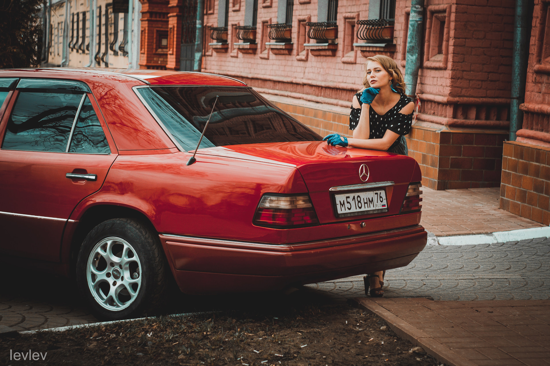 Мерседес w124 и девушки